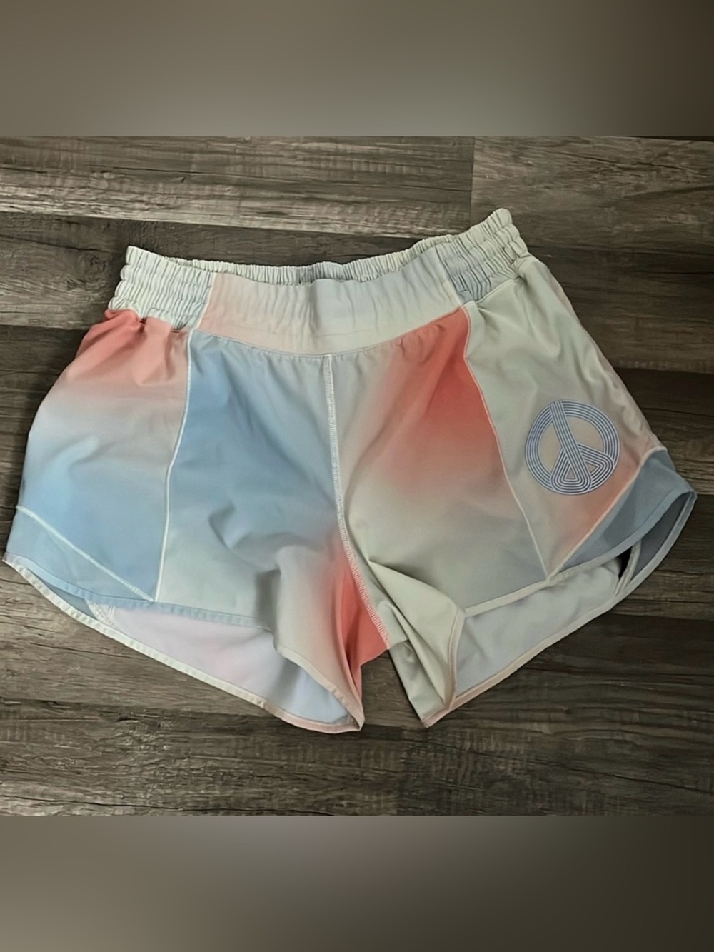 Lululemon Hotty Hot Shorts- Tie Dye with Peace Sign- Lined with pockets - Picture 4 of 9